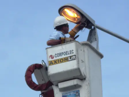Comparison of street lighting control approaches, from photocells to photovoltaic-integrated systems