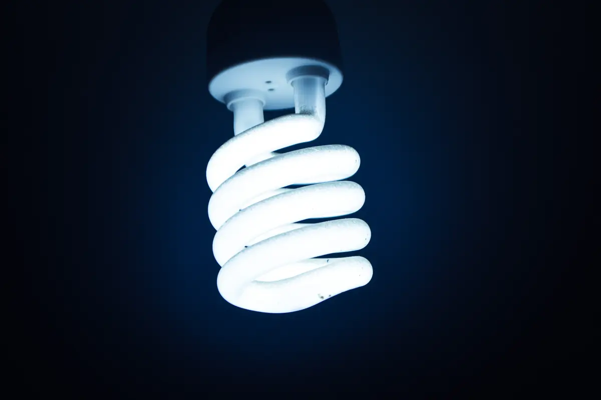 Energy integration and control scheme for a commercial building